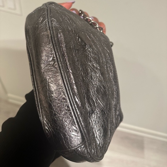 Balenciaga Le Cagole Mini w/Chain w/Tags
Silver - Picture 4 of 9